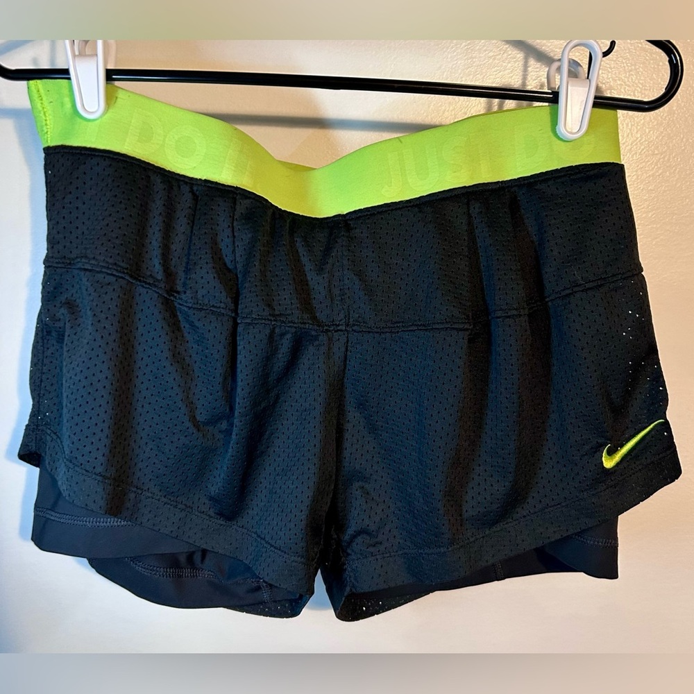 Nike Women's Black/Lime Lined Mesh Shorts (M)
